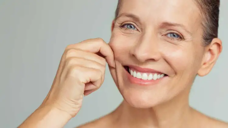 Schlaffe Gesichtshaut: Ursachen erkennen und wirksam straffen