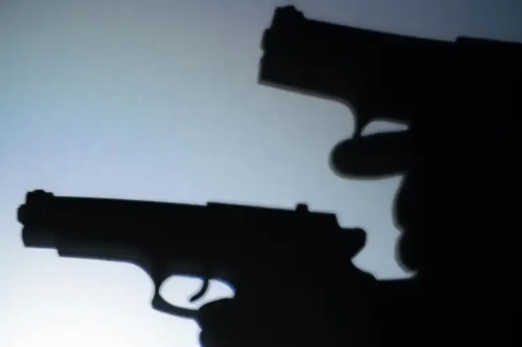 Interpretacja snów: Sennik strzelanina i co oznacza gdy ktoś strzela do Ciebie