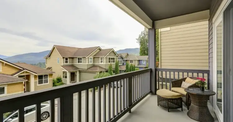 Okucia na balkon: jak wybrać najlepsze dla bezpieczeństwa i stylu