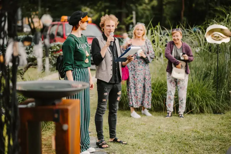 Wszystko wszędzie naraz: Odkryj sens w chaosie multiwersum