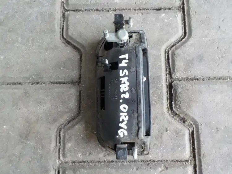 Zepsuta klamka VW T4? Wymień lub napraw sam i oszczędź!