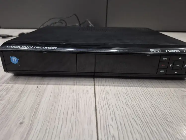 Nbox HDTV recorder: Enigma2, naprawa, alternatywy. Czy warto?