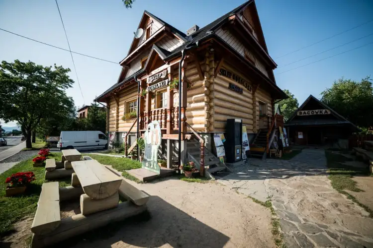 Koniaków: Centrum Pasterskie odkryj żywą tradycję Beskidów