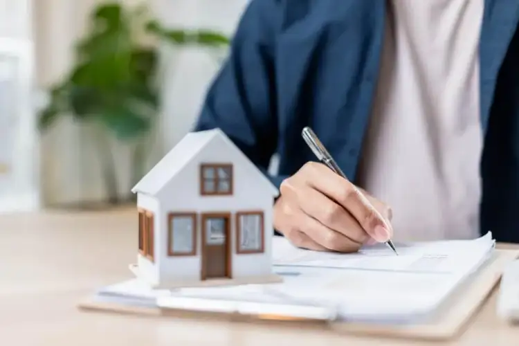 Jak sprawdzić do kogo należy nieruchomość i uniknąć problemów prawnych