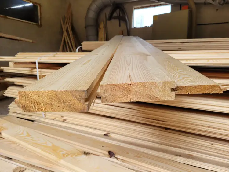 Ile kosztuje heblowanie desek? Poznaj aktualne ceny w 2025