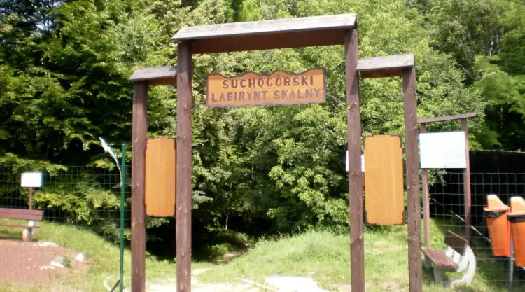 Suchogórski Labirynt Skalny: Jak zaplanować idealną wycieczkę?