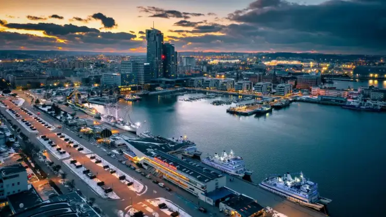  Warto zwiedzić Stare Miasto i plażę w Gdyni | Najciekawsze atrakcje