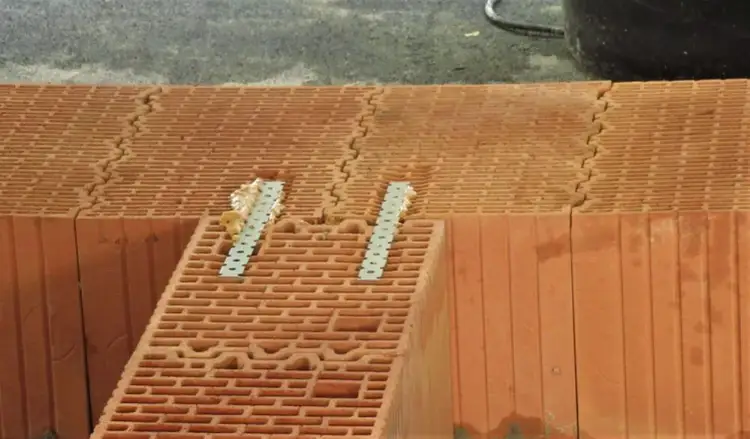 Kotwy do ścian działowych: rodzaje, zastosowanie i montaż