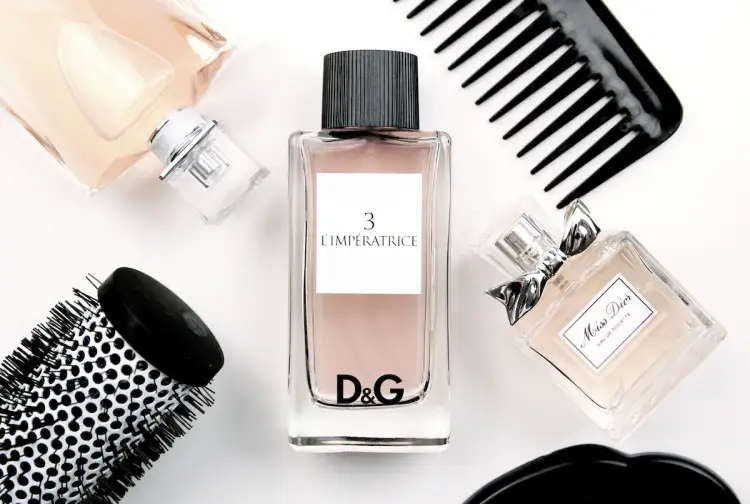 Gdzie aplikować perfumy? Sekret trwałości zapachu (Marta Sadowska)