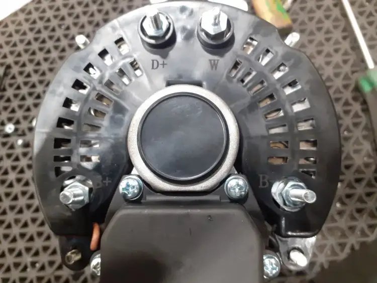 Dlaczego alternator nie ładuje? Najczęstsze przyczyny i jak je naprawić