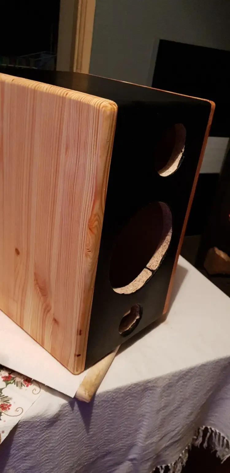 Subwoofer w szafce: Unikaj tych błędów akustycznych!