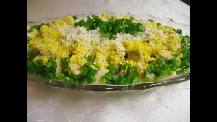 Jak zrobić sałatkę śledziową - prosty przepis na wyjątkowe danie