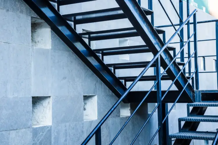 Murek zamiast balustrady - przewodnik po przepisach i kosztach