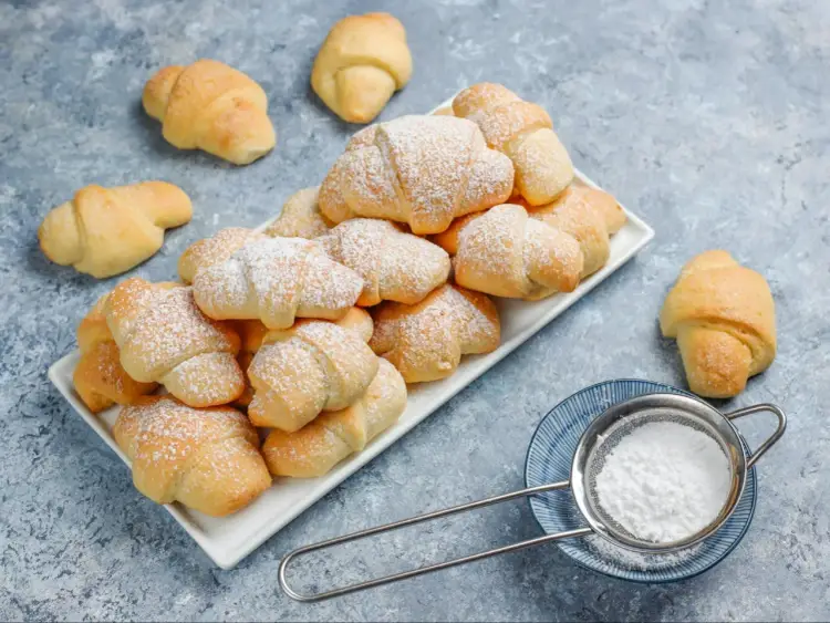 Szybkie rogaliki kruche - Przepis bez drożdży i czekania!