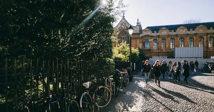  Oxford w Anglii - gdzie dokładnie znajduje się to słynne miasto uczonych?