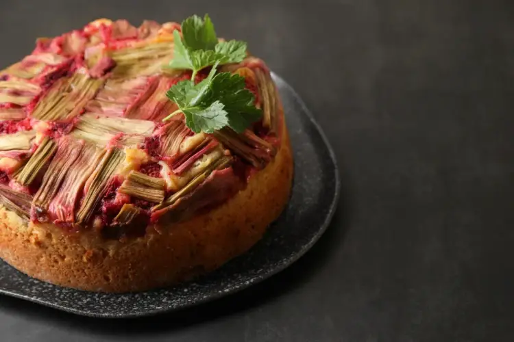 Ciasto z rabarbarem - Prosty przepis na idealny placek!