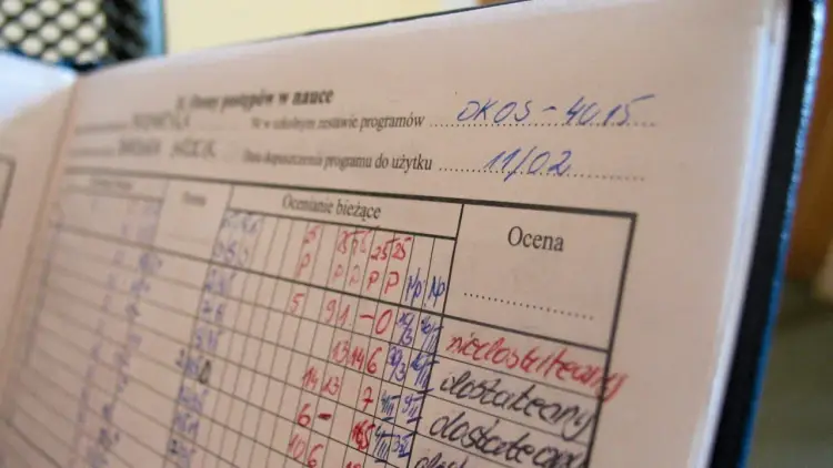 Kiedy oceny semestralne? Poznaj terminy i procedury