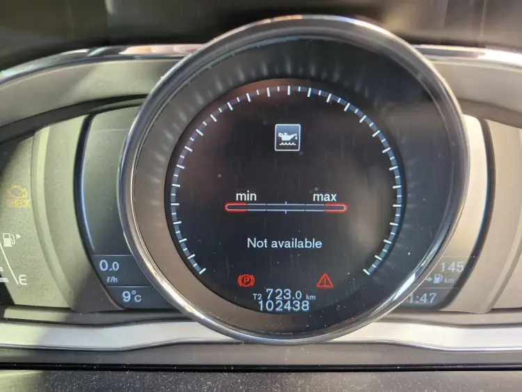 Volvo XC60 - Bagnet czy elektronika? Sprawdź poziom oleju