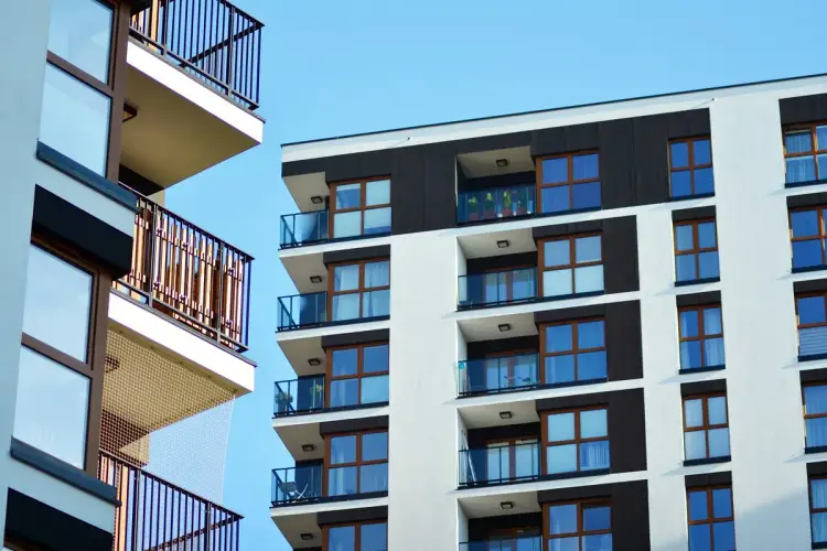 Loggia a balkon - Kluczowe różnice i co wybrać dla siebie?