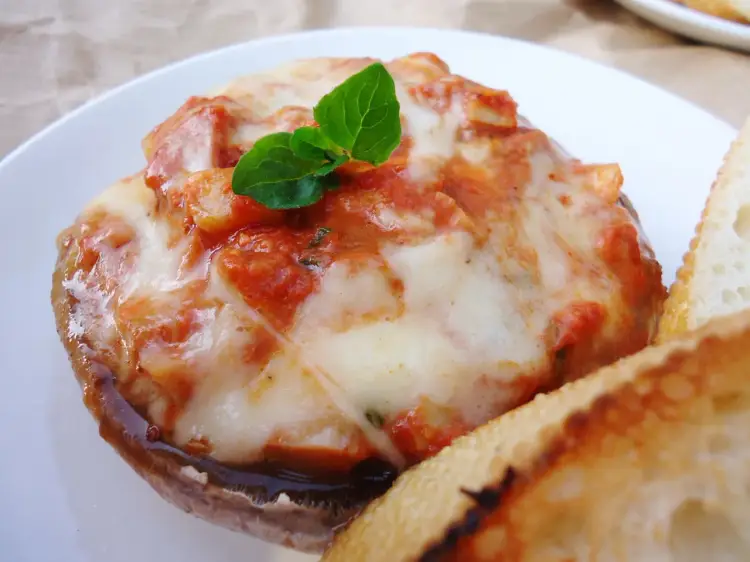 Pieczarki z grilla z mozzarellą - Jak zrobić króla grilla?