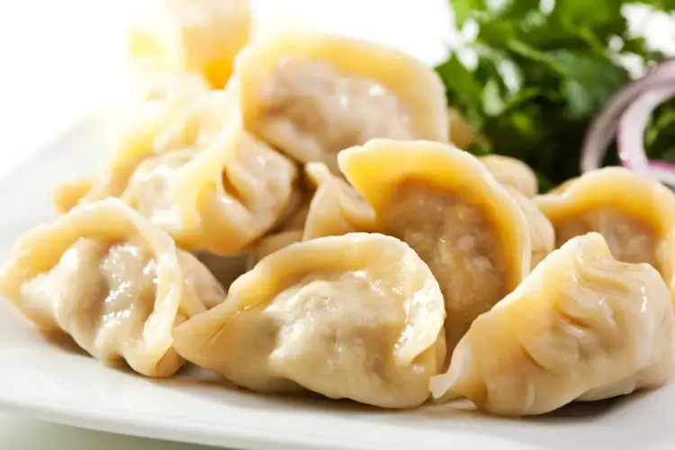 Pierogi z kapustą - jak zrobić idealne ciasto i farsz bez pęknięć?