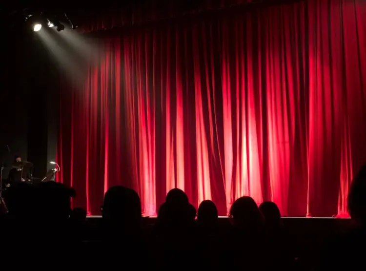 Jak zostać aktorem teatralnym? Od warsztatu do pierwszej roli
