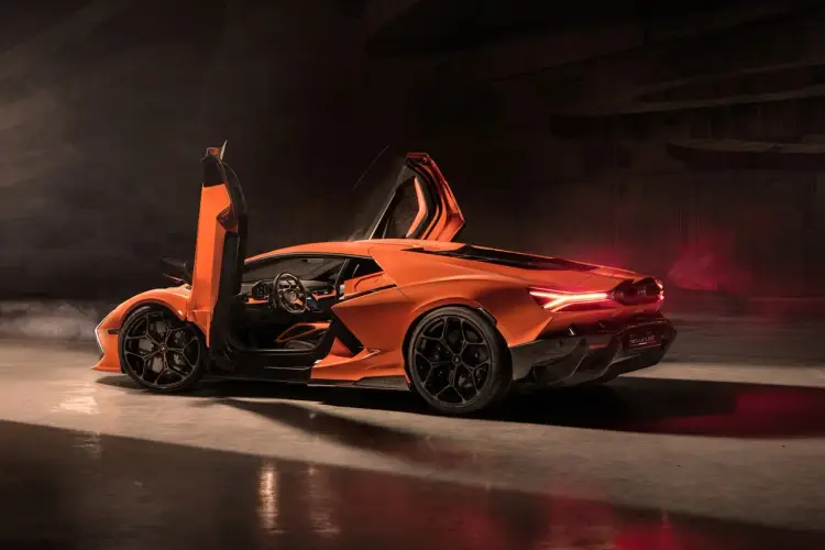 Lamborghini Revuelto - Osiągi, dane techniczne i cena hybrydy V12