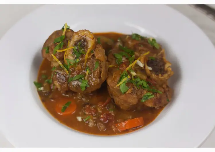 Gicz cielęca z kością – jak zrobić idealne ossobuco?
