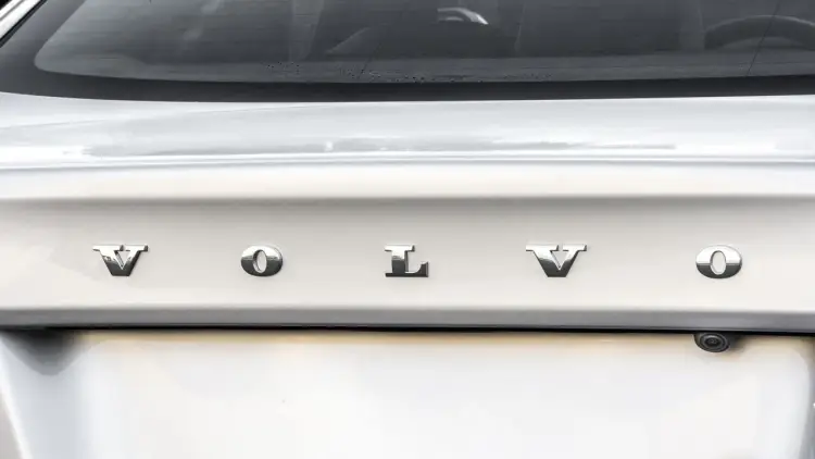 Kamera cofania Volvo XC60 - Czy warto? Montaż i usterki