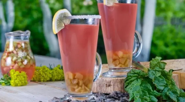 Kompot z rabarbaru - idealny przepis krok po kroku