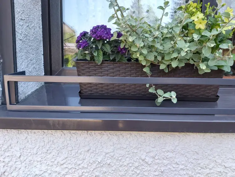 Barierka rozporowa na parapet - wybór i montaż bez wiercenia