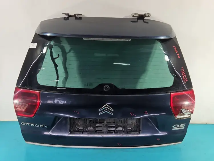 C5 Sedan: Klapa bagażnika opada? Wymień siłowniki sam!
