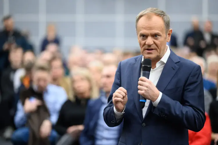 Czy Tusk jest katolikiem? Prawda o jego wierzeniach i praktykach