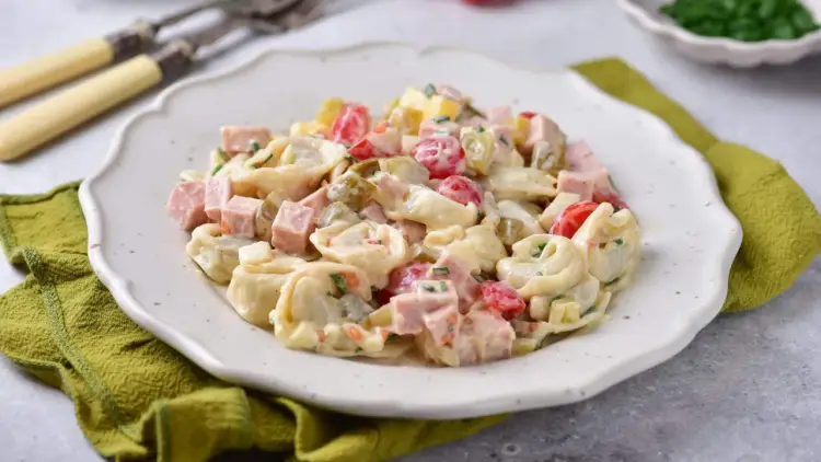 Tortellini z serem z czym podawać – najlepsze pomysły na dodatki