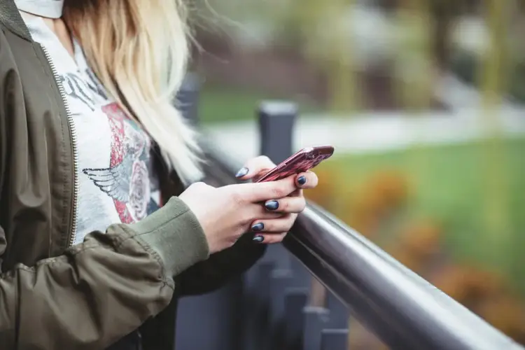 Bezpieczeństwo dziecka w XXI wieku – śledzenie telefonu