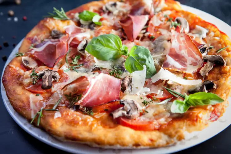 Jak zrobić idealną pizzę w domu? Sekretne przepisy i triki