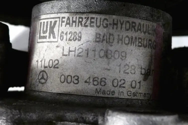 Pompa wspomagania Mercedes W211: Diagnoza, naprawa, koszty