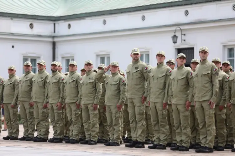 Zarobki w SOP - Ile naprawdę zarabia funkcjonariusz?