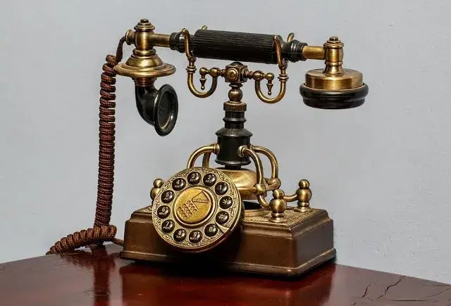 Kto wynalazł pierwszy telefon? Odkryj fascynującą historię wynalazku
