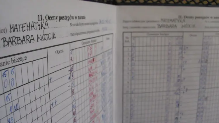 Kiedy są wystawiane oceny? Daty i zasady klasyfikacji