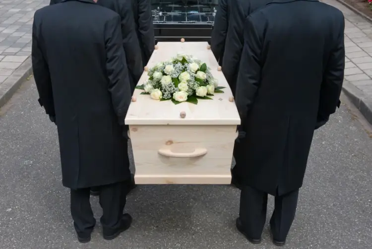 Ile zarabia mistrz ceremonii pogrzebowej - pełna analiza