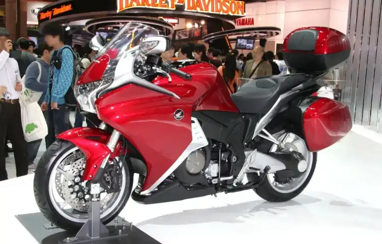 Honda VFR1200F - sport-touring z charakterem