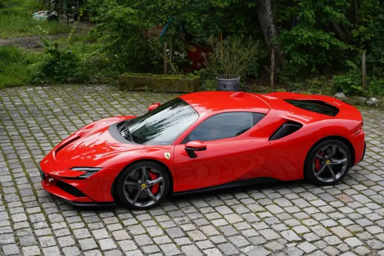 Ferrari F90 - Czym jest ten unikat i jak nie pomylić go z SF90?