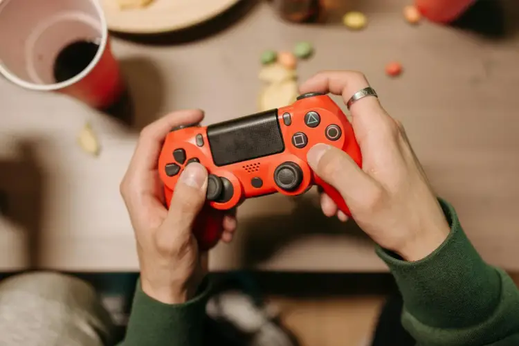 Wskocz na wyższy poziom relaksu. Odkryj moc PlayStation 5 podczas wakacji