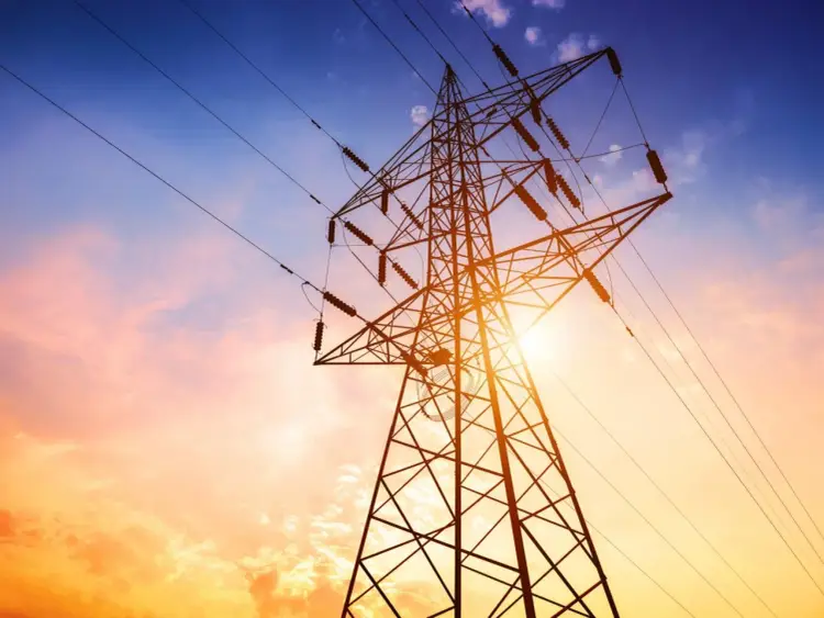 Twój grunt, ich słup? Ile odszkodowania za słupy energetyczne