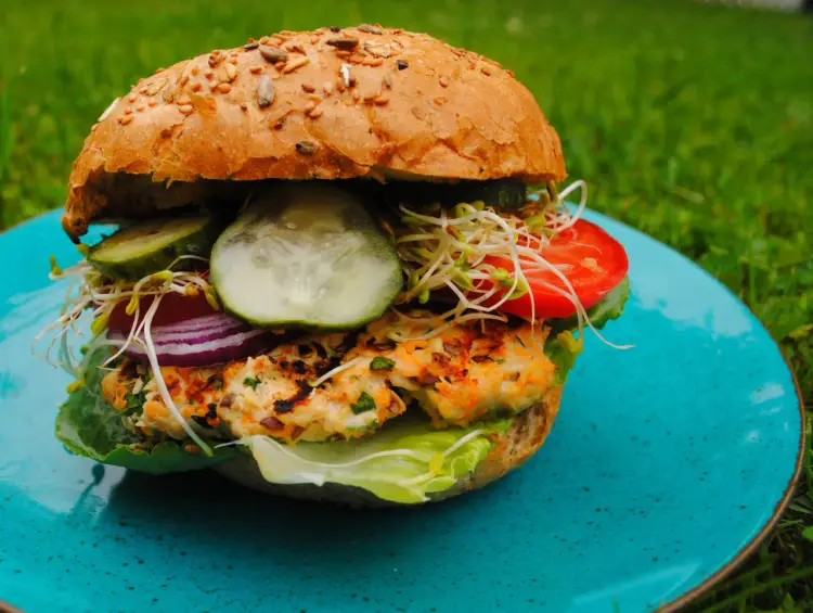 Lekki burger z grilla - Soczysty i zdrowy!