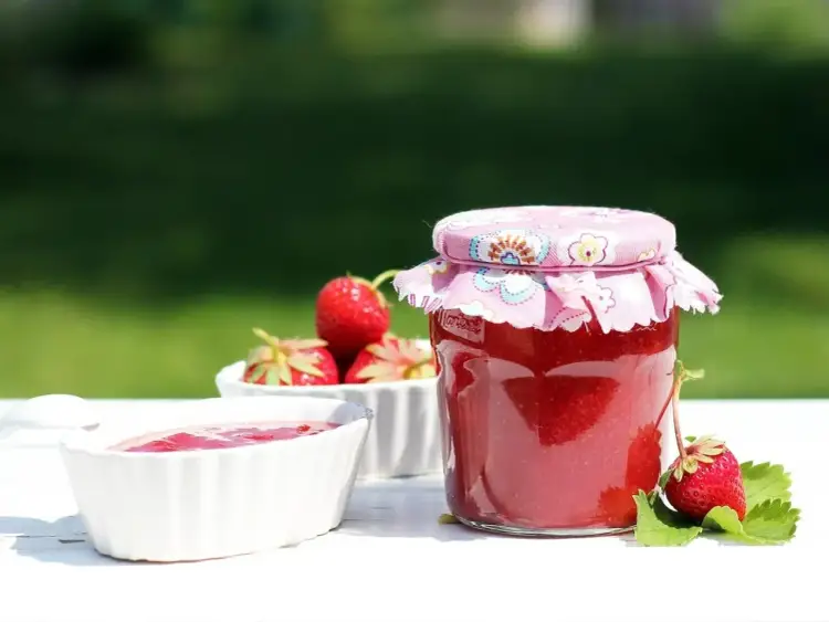 Dżem truskawkowy - gęsty i aromatyczny. Zrób to sam!