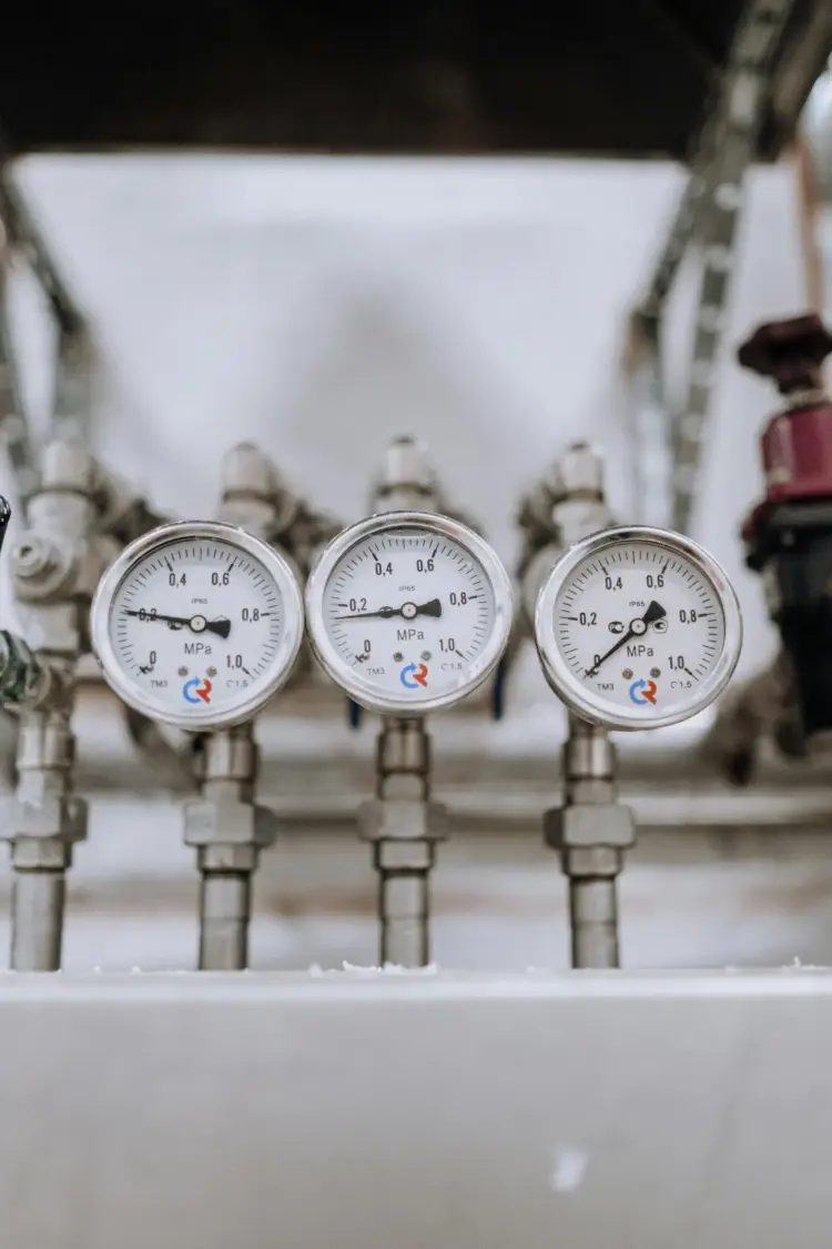 Pompy próżniowe sklep – jak wybrać odpowiednie urządzenie do swojej instalacji?