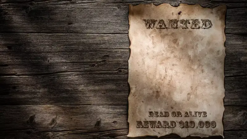 Stary, zniszczony list gończy wzór na drewnianej ścianie. "WANTED DEAD OR ALIVE REWARD $10,000".