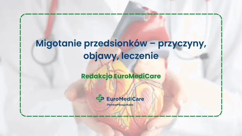 Model serca w dłoniach, tekst o migotaniu przedsionków, objawy i leczenie.